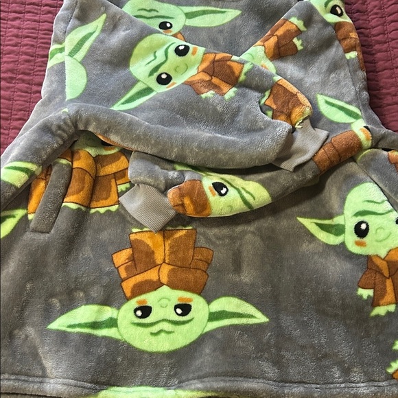Disney Star Wars Grogu The Mandalorian Hoodie Blanket Oversized Kids One Size - Picture 3 of 6